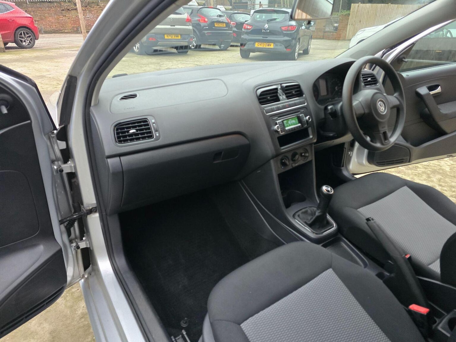 Used Volkswagen Polo 2011 for sale - 77937806: Photo 28