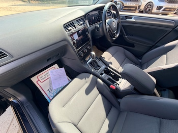 Used Volkswagen Golf 2017 for sale - 79113565: Photo