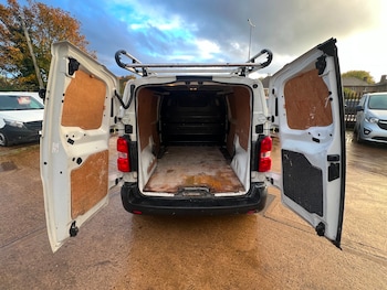 Used Peugeot Expert 2019 for sale - 76140472: Photo