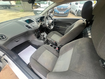 Used Ford Fiesta Van 2017 for sale - 75571880: Photo