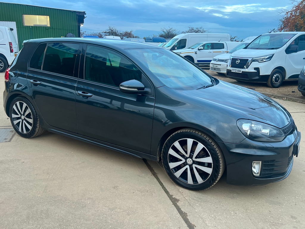 Used Volkswagen Golf 2010 for sale - 76452450: Photo 2