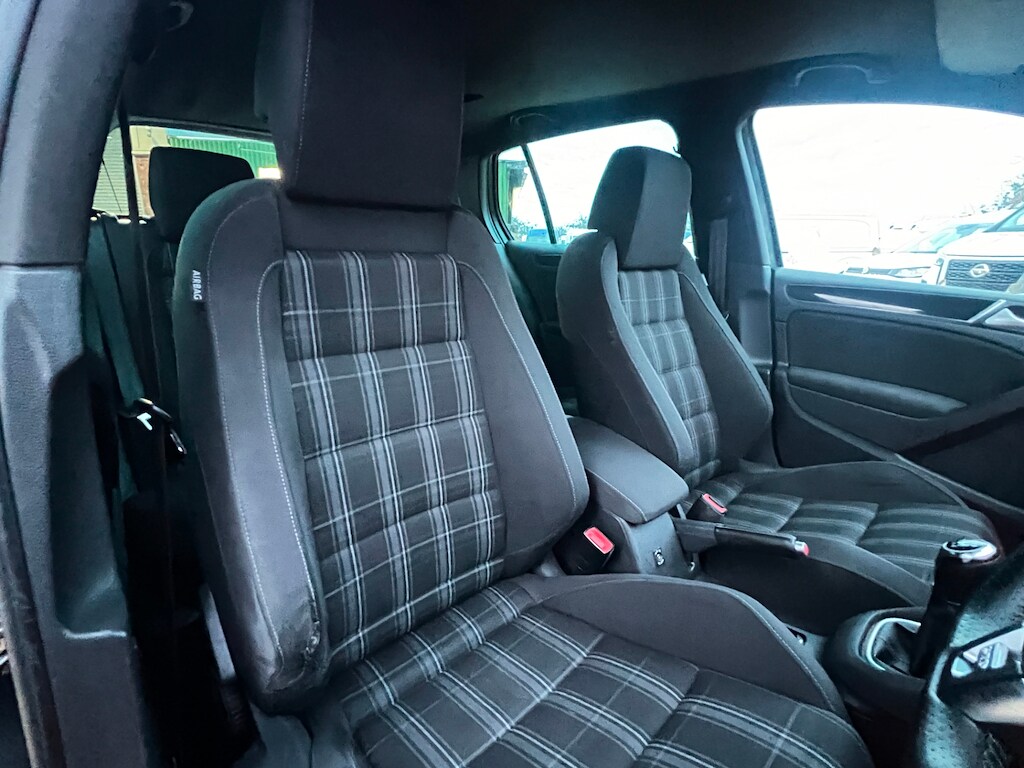 Used Volkswagen Golf 2010 for sale - 76452450: Photo 49