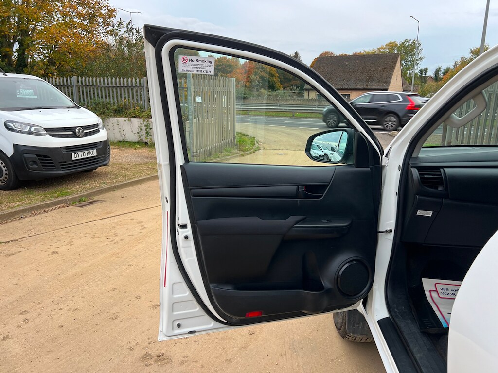 Used Toyota Hilux 2020 for sale - 76117172: Photo 43