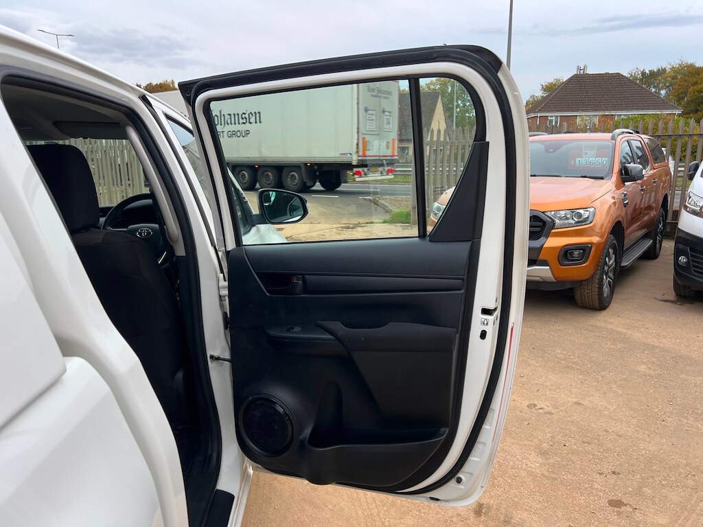 Used Toyota Hilux 2020 for sale - 76117172: Photo 60