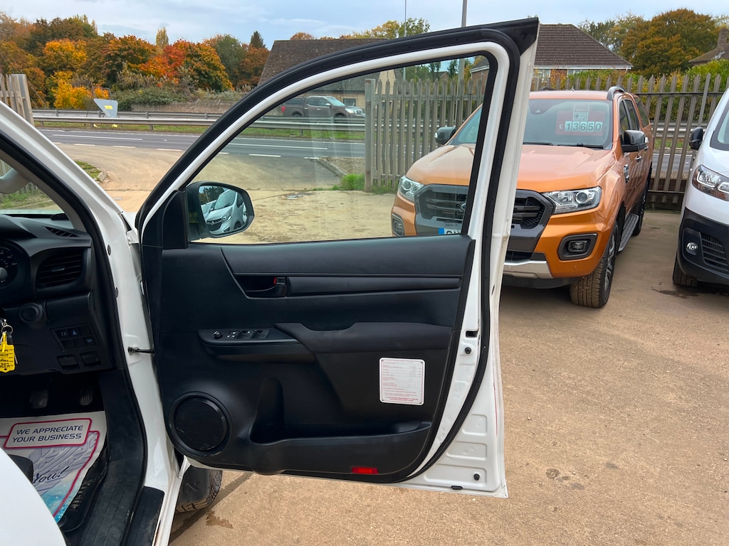 Used Toyota Hilux 2020 for sale - 76117172: Photo 65