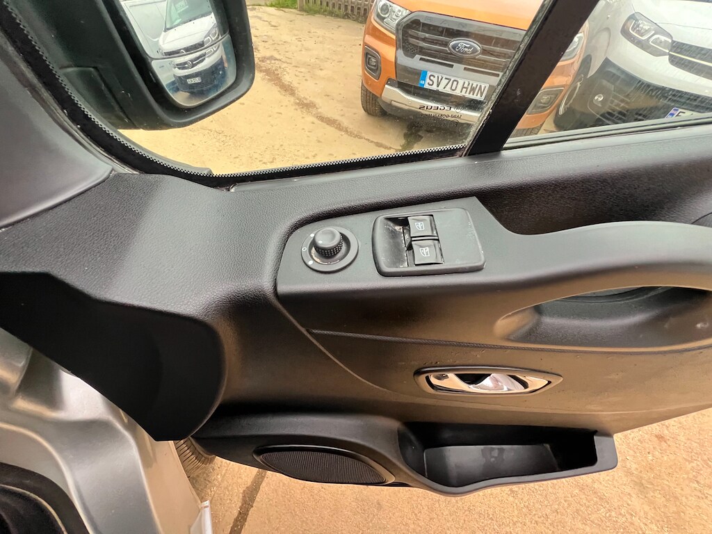 Used Vauxhall Vivaro 2018 for sale - 75745750: Photo 62