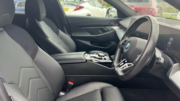 Used BMW 5 Series 2025 for sale - 76104117: Photo 11