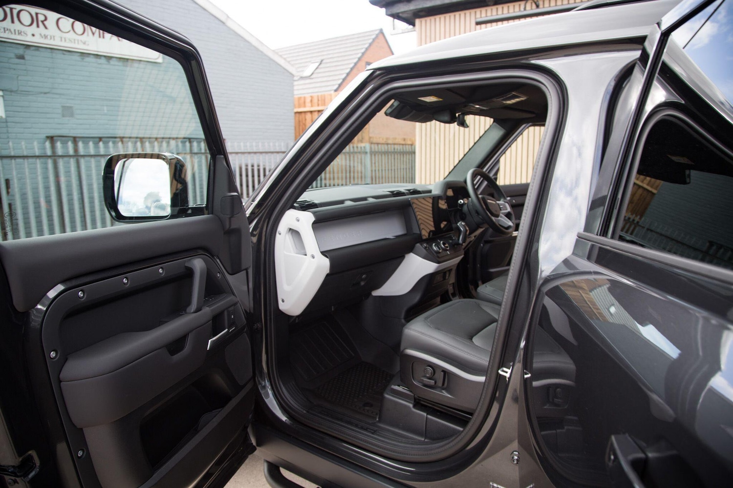 Used Land Rover Defender 110 for sale - 78170600: Photo 10
