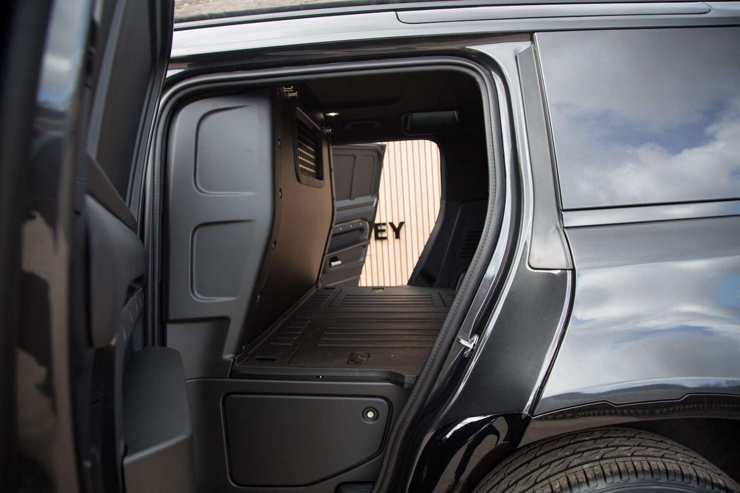 Used Land Rover Defender 110 for sale - 78170600: Photo 11