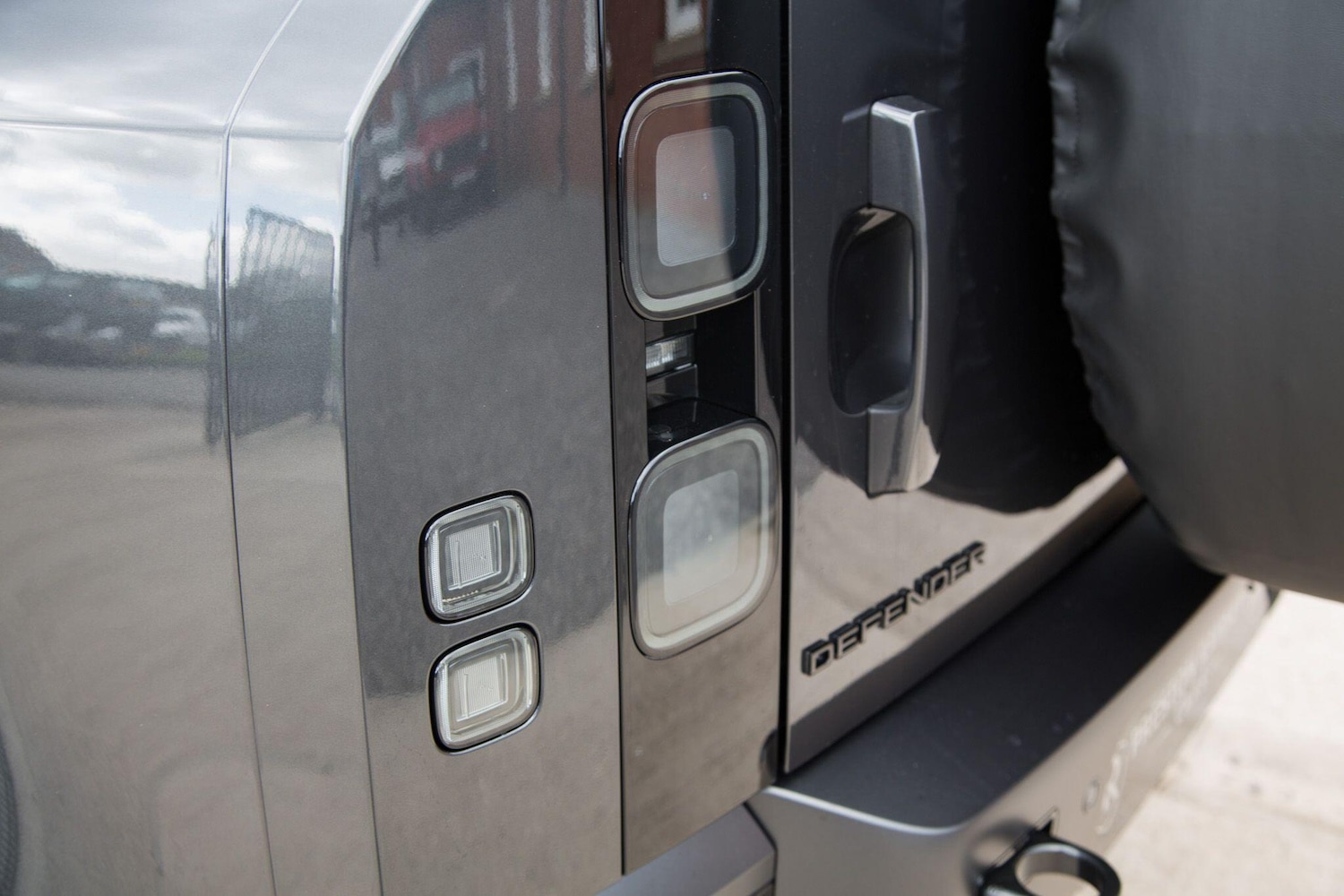 Used Land Rover Defender 110 for sale - 78170600: Photo 17