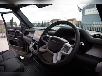 Used Land Rover Defender 110 2026 for sale - 78170600: Photo