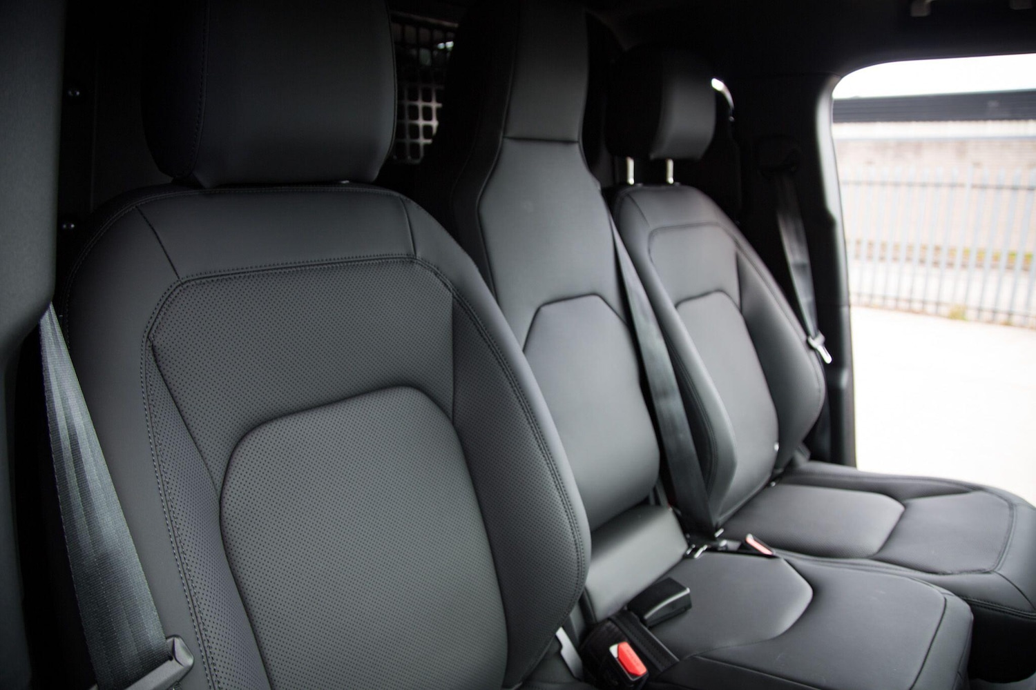 Used Land Rover Defender 110 for sale - 78170600: Photo 4