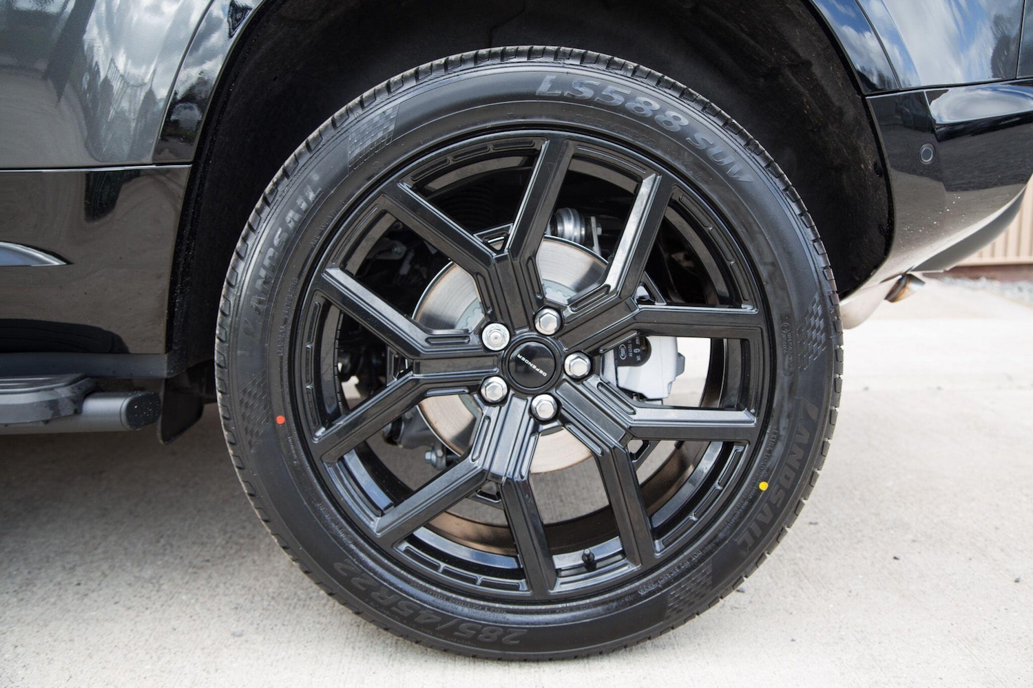 Used Land Rover Defender 110 for sale - 78170600: Photo 41