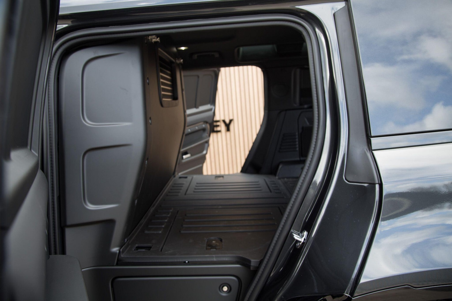 Used Land Rover Defender 110 for sale - 78170600: Photo 45