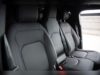 Used Land Rover Defender 110 2026 for sale - 78170600: Photo