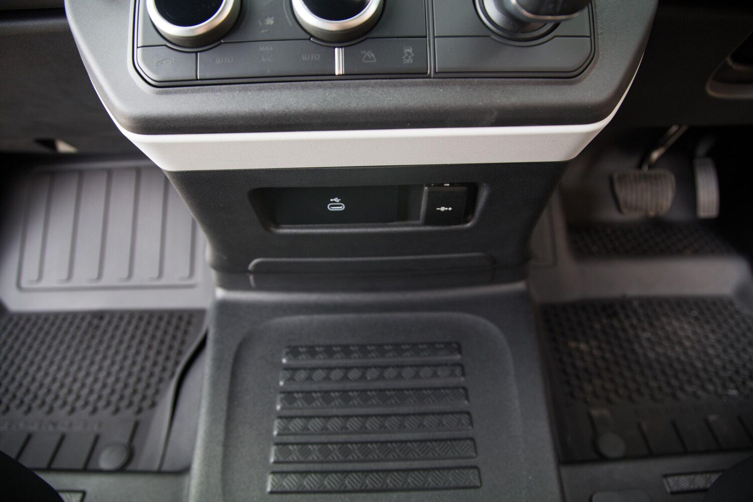 Used Land Rover Defender 110 for sale - 78170600: Photo 54