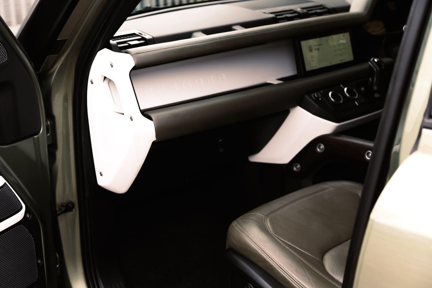 Used Land Rover Defender 2020 for sale - 78092726: Photo 23