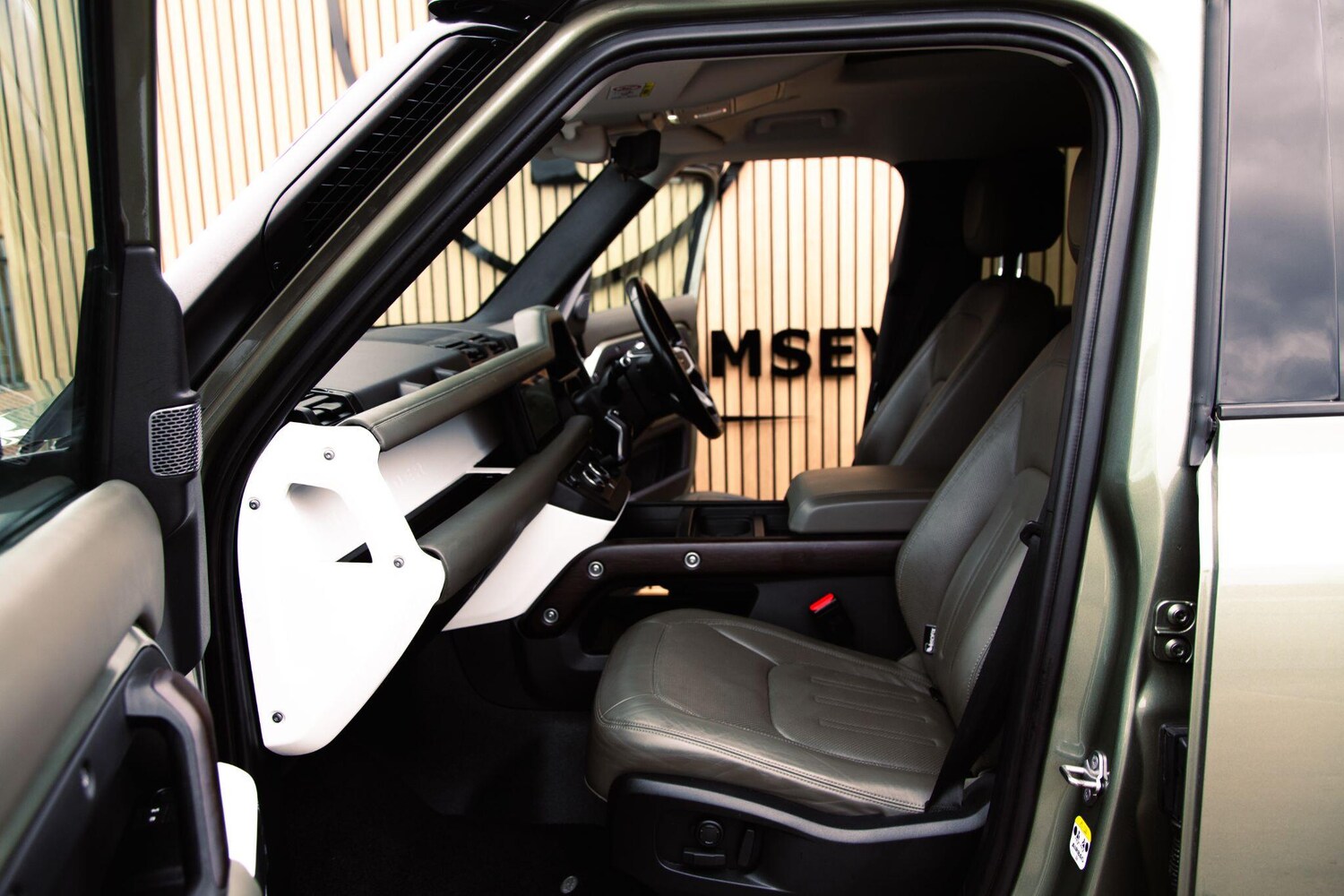 Used Land Rover Defender 2020 for sale - 78092726: Photo 25