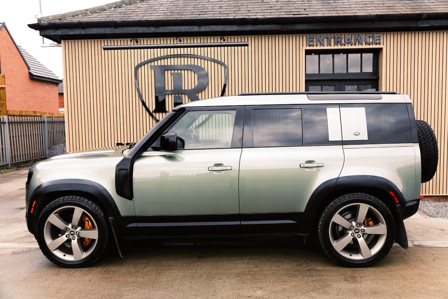 Used Land Rover Defender 2020 for sale - 78092726: Photo 3