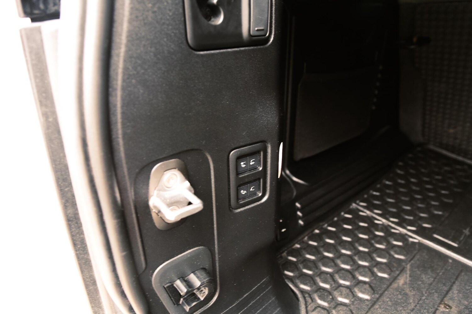 Used Land Rover Defender 2020 for sale - 78092726: Photo 31