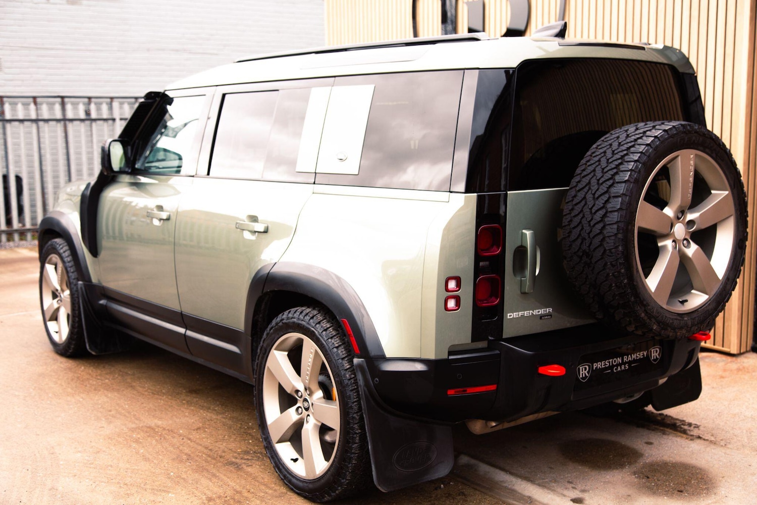 Used Land Rover Defender 2020 for sale - 78092726: Photo 4