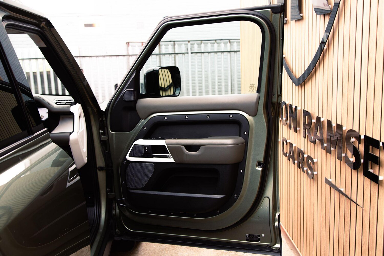 Used Land Rover Defender 2020 for sale - 78092726: Photo 41