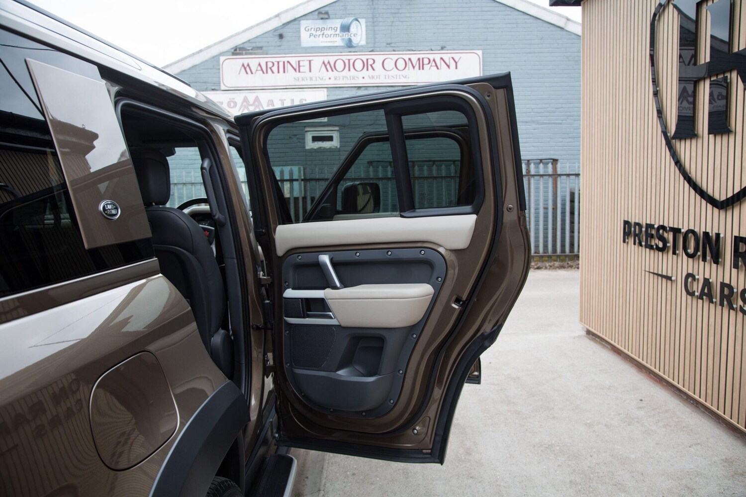 Used Land Rover Defender 2021 for sale - 78092734: Photo 21