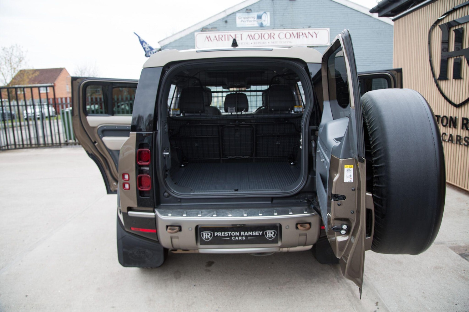 Used Land Rover Defender 2021 for sale - 78092734: Photo 24