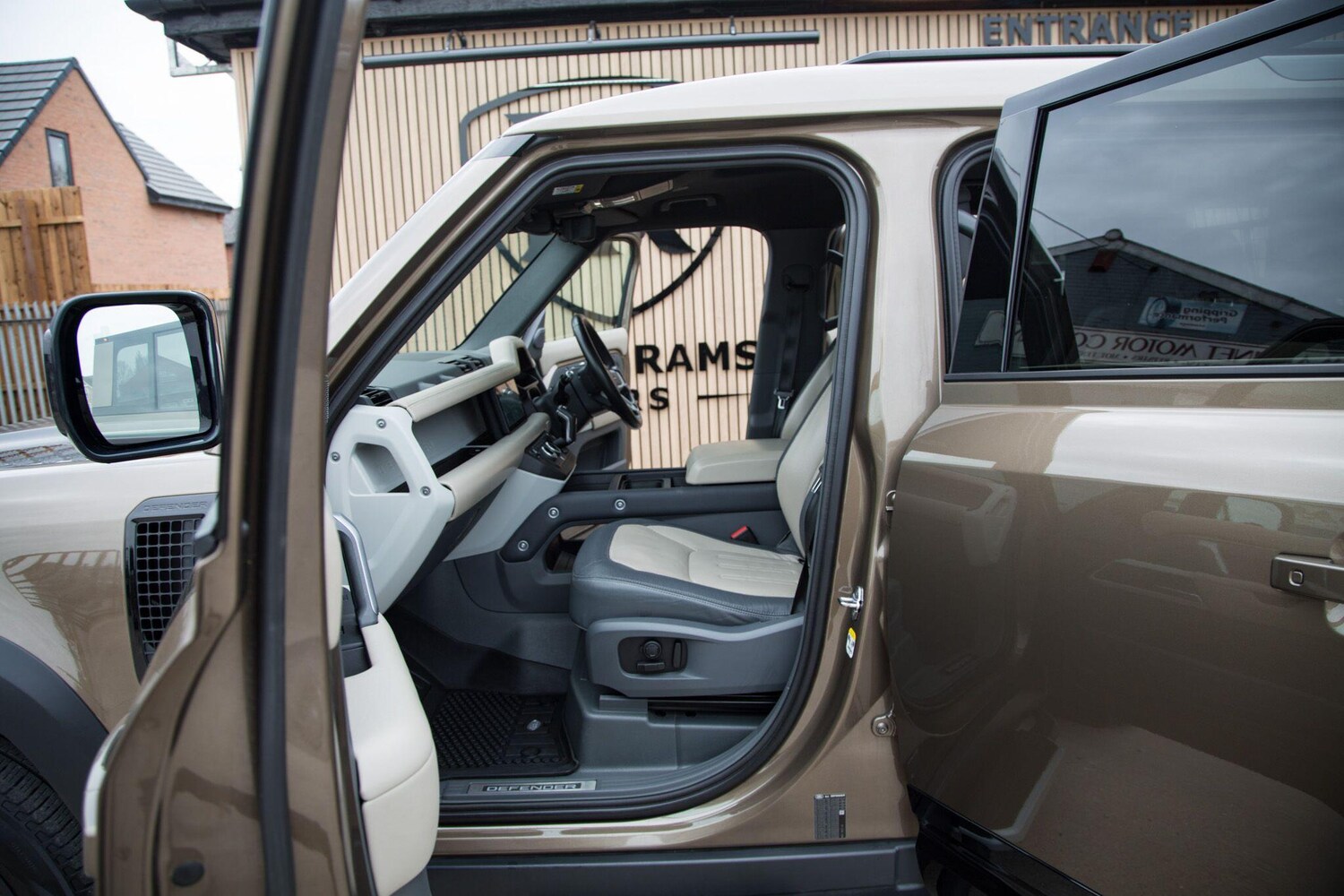 Used Land Rover Defender 2021 for sale - 78092734: Photo 32