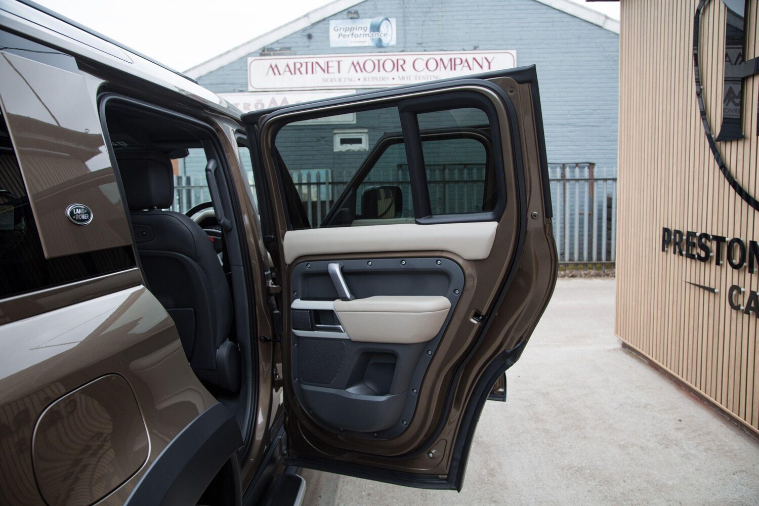 Used Land Rover Defender 2021 for sale - 78092734: Photo 37