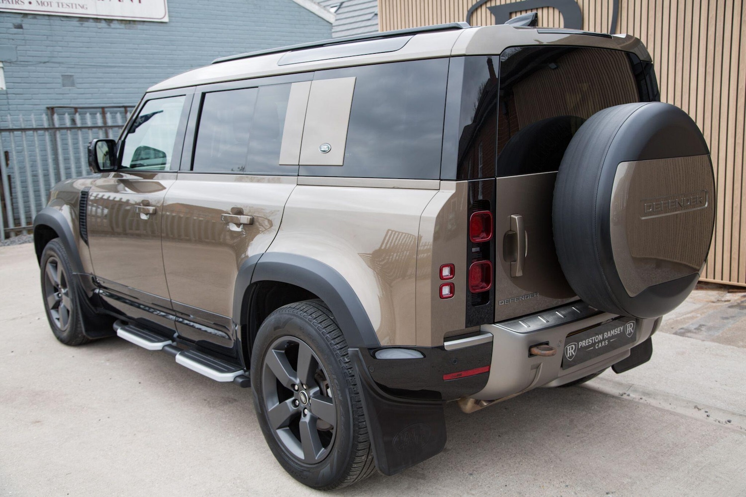 Used Land Rover Defender 2021 for sale - 78092734: Photo 5