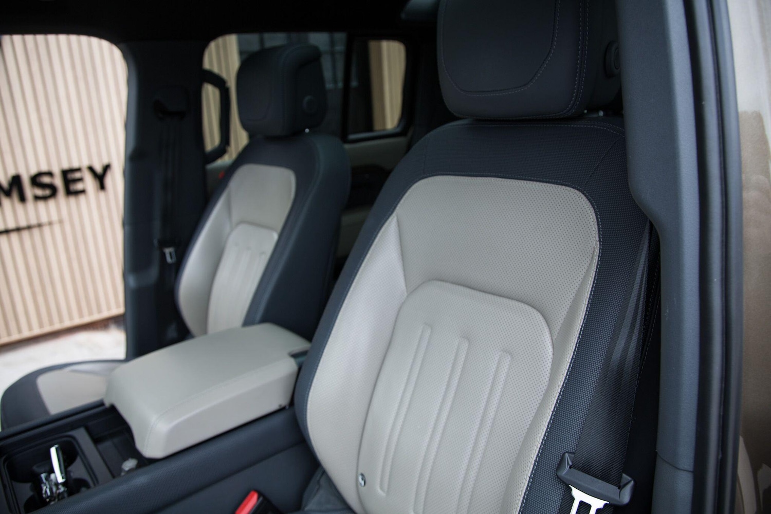 Used Land Rover Defender 2021 for sale - 78092734: Photo 56