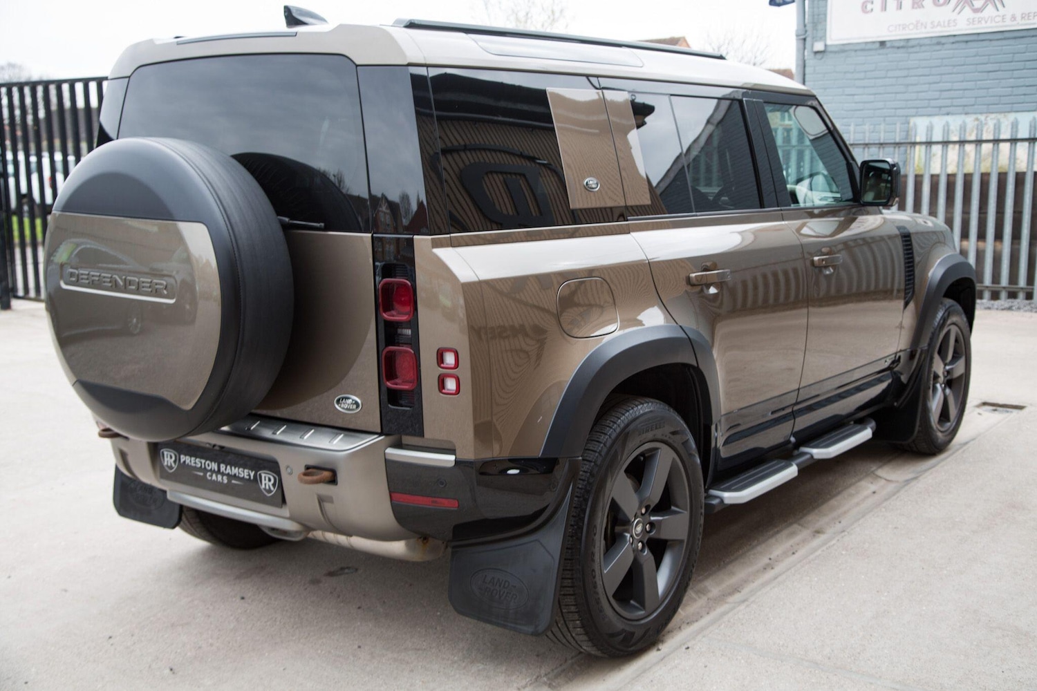 Used Land Rover Defender 2021 for sale - 78092734: Photo 7