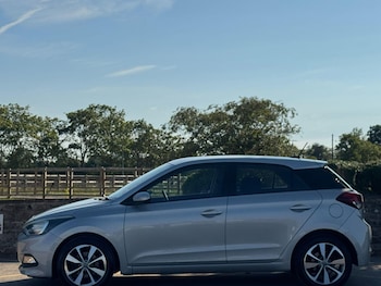 Used Hyundai i20 2017 for sale - 79189714: Photo