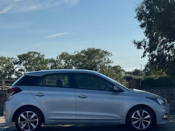Used Hyundai i20 2017 for sale - 79189714: Photo