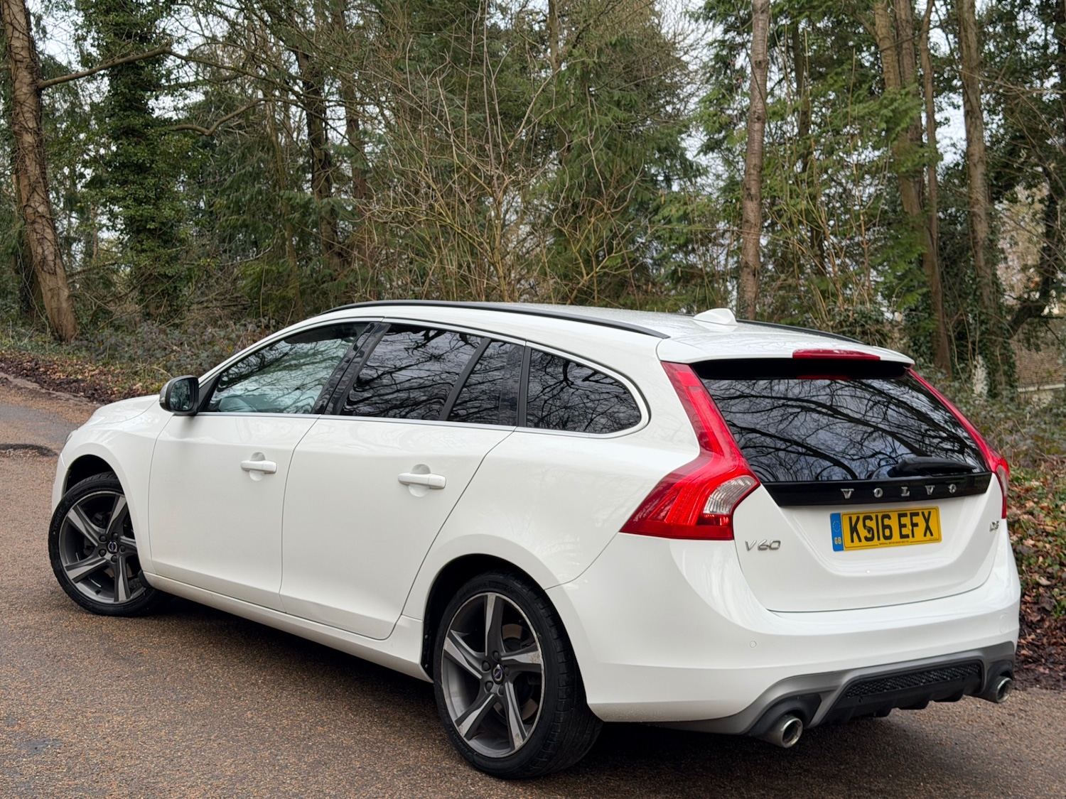 Used Volvo V60 2016 for sale - 77599537: Photo 2