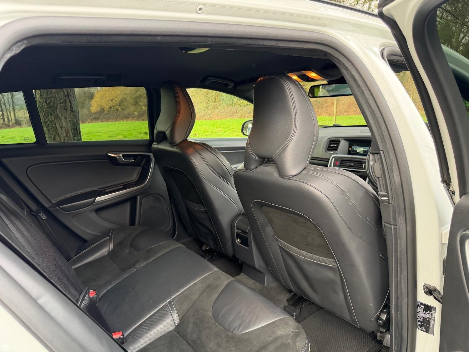 Used Volvo V60 2016 for sale - 77599537: Photo 9