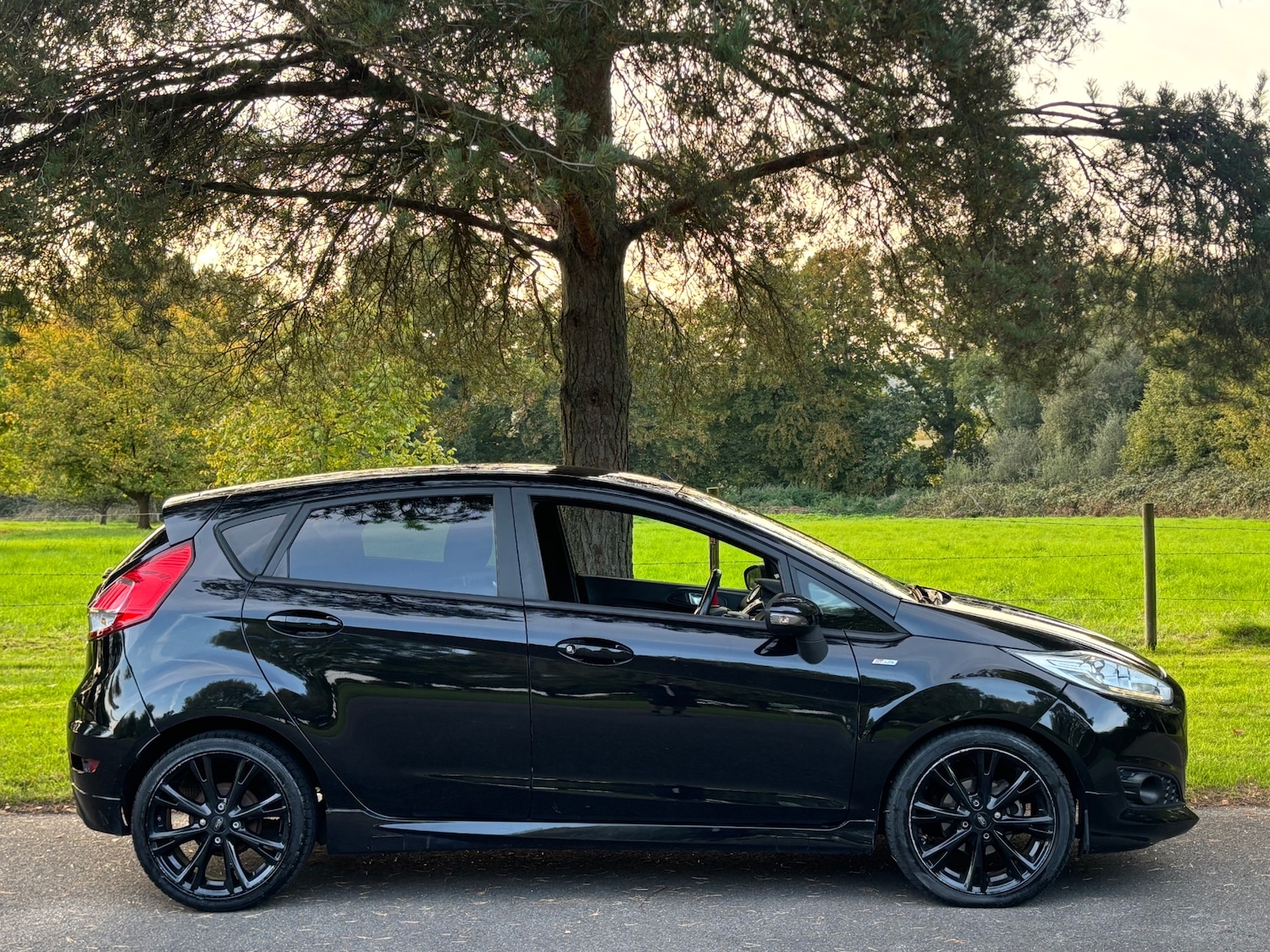 Used Ford Fiesta 2017 for sale - 76306094: Photo 4