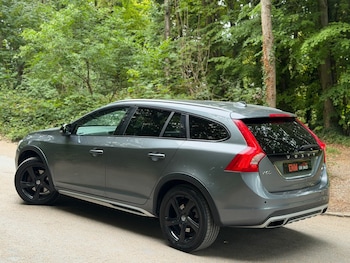 Used Volvo V60 2015 for sale - 79131685: Photo