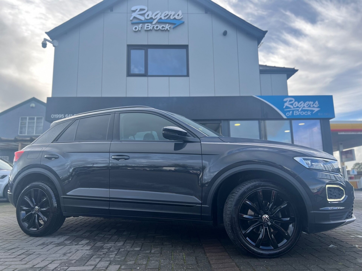 Used Volkswagen T-Roc 2021 for sale - 76659821: Photo 2