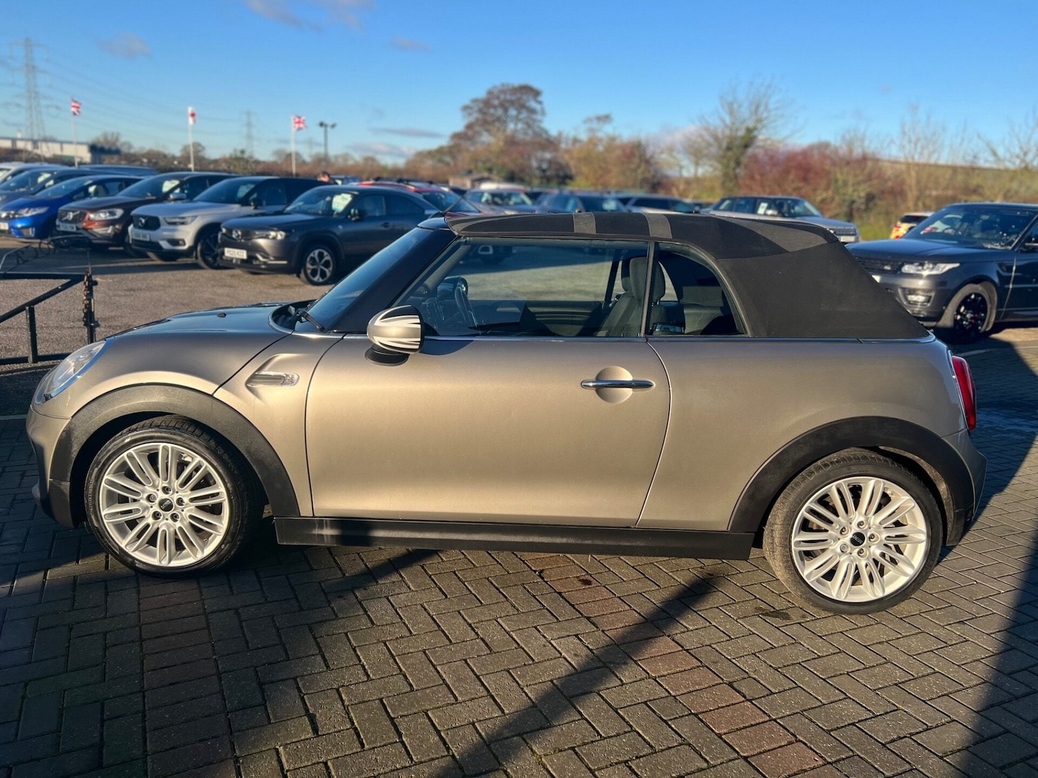 Used MINI Convertible 2017 for sale - 76659820: Photo 12