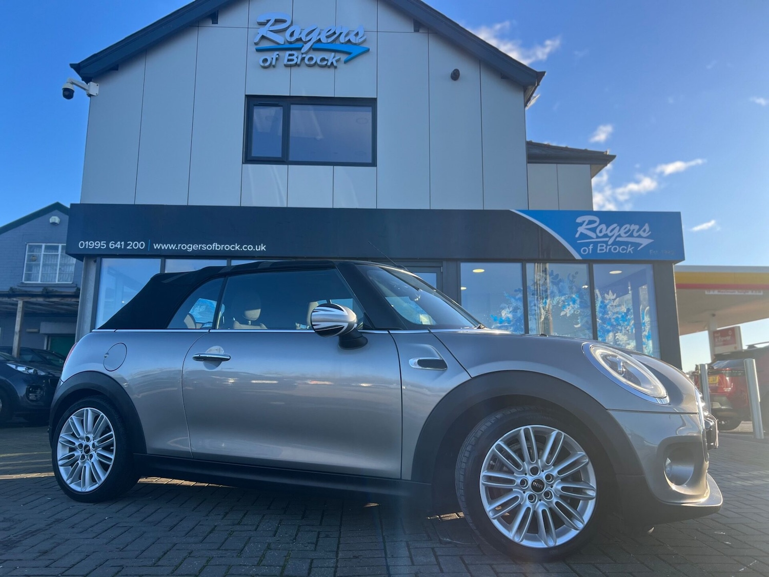 Used MINI Convertible 2017 for sale - 76659820: Photo 2