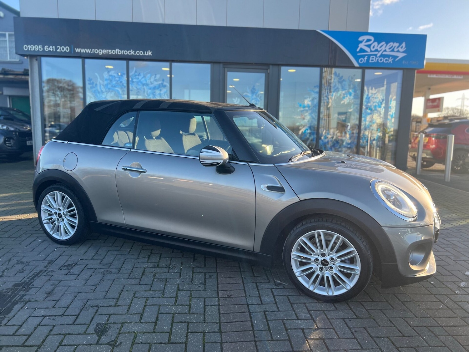 Used MINI Convertible 2017 for sale - 76659820: Photo 6