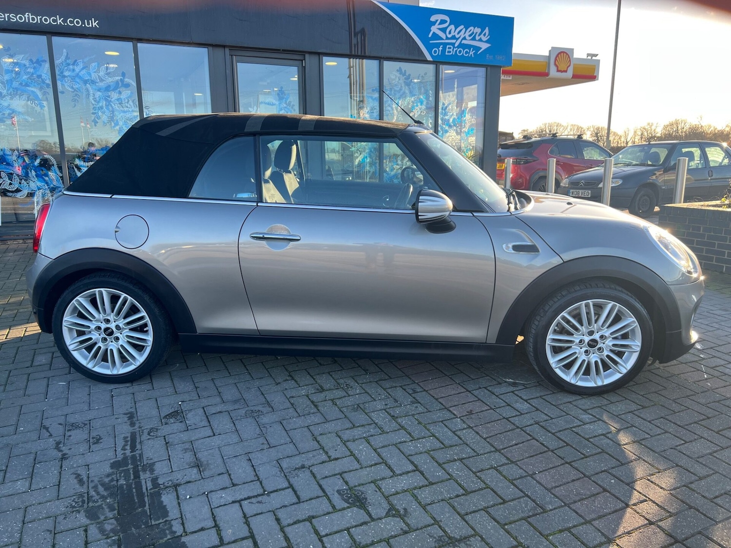 Used MINI Convertible 2017 for sale - 76659820: Photo 7