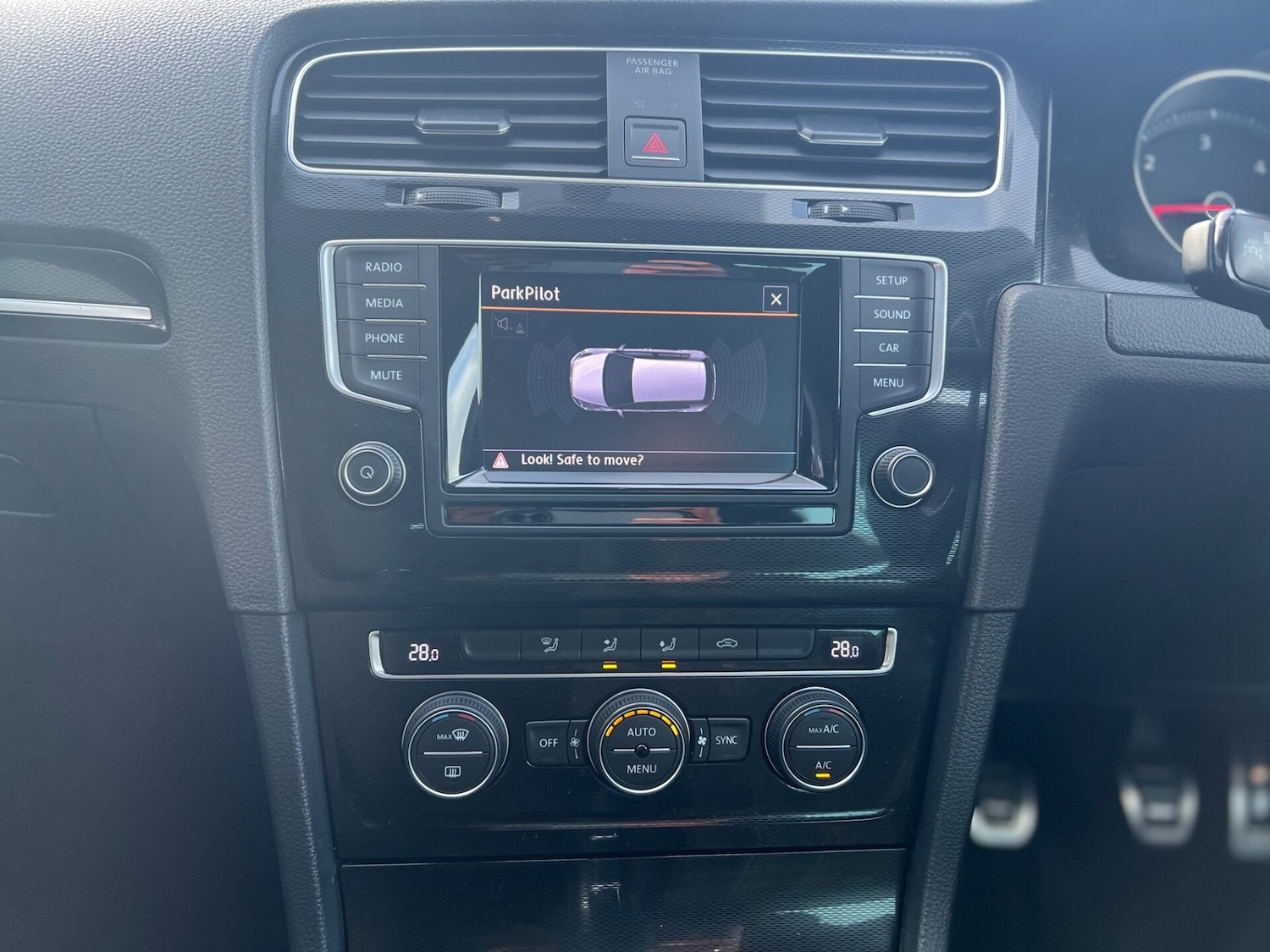 Used Volkswagen Golf 2015 for sale - 77555003: Photo 35