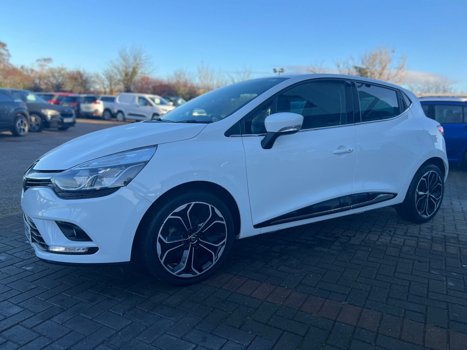 Used Renault Clio 2019 for sale - 76879549: Photo 13