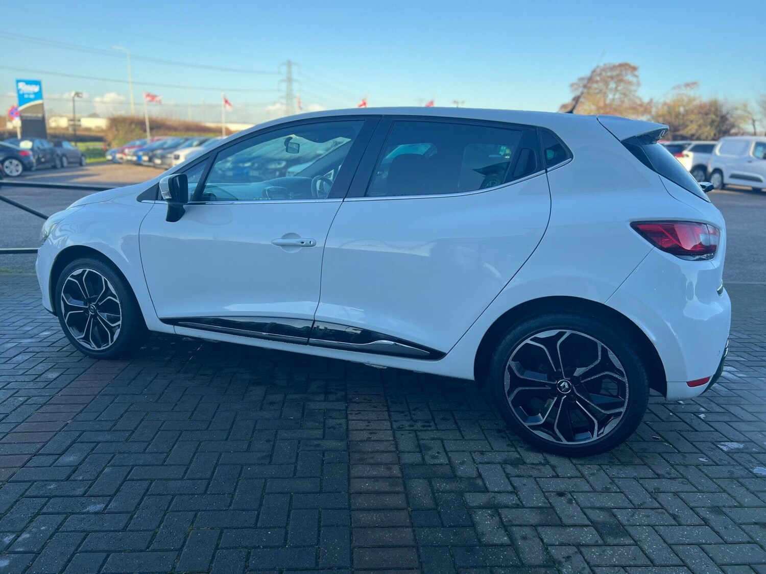 Used Renault Clio 2019 for sale - 76879549: Photo 15