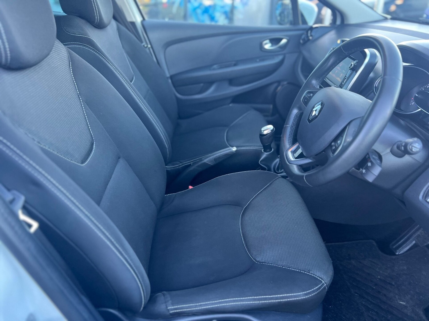 Used Renault Clio 2019 for sale - 76879549: Photo 20