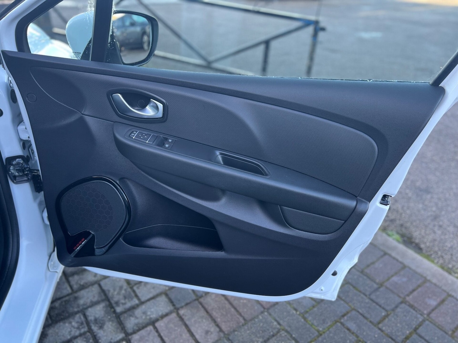 Used Renault Clio 2019 for sale - 76879549: Photo 23