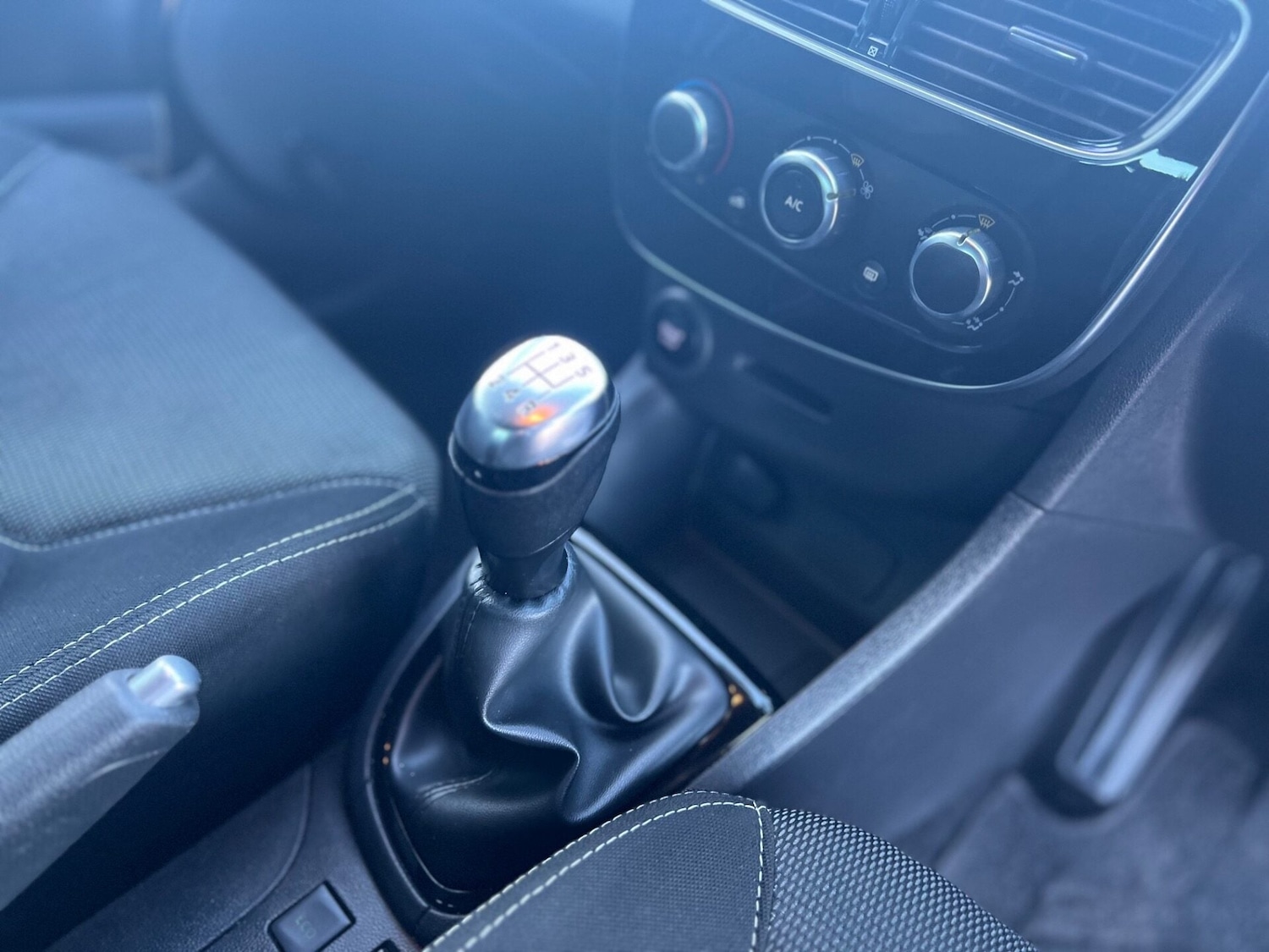 Used Renault Clio 2019 for sale - 76879549: Photo 24